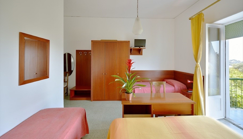 Imagen de la habitación del Hotel Riviera, Procida. Foto 10