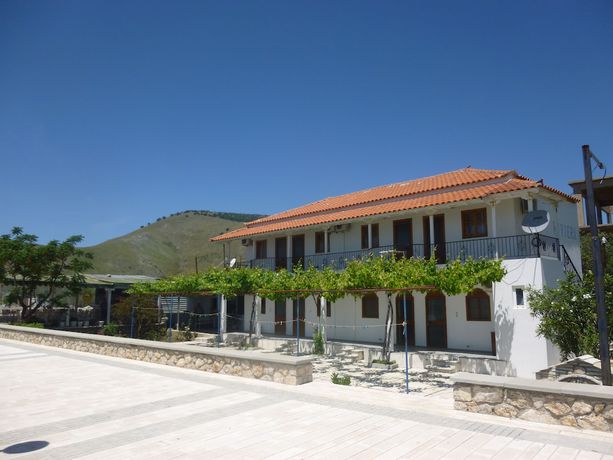 Imagen general del Hotel Riviera, Qeparo. Foto 1