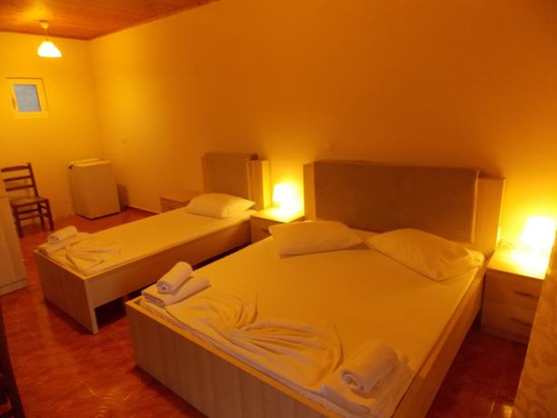 Imagen de la habitación del Hotel Riviera, Qeparo. Foto 2