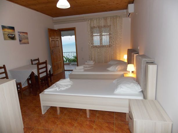 Imagen de la habitación del Hotel Riviera, Qeparo. Foto 3