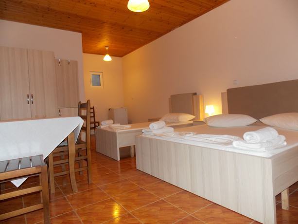 Imagen de la habitación del Hotel Riviera, Qeparo. Foto 4