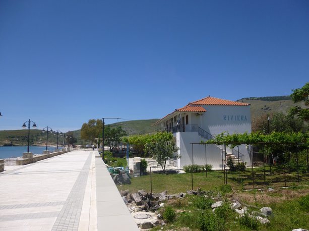 Imagen de los exteriores del Hotel Riviera, Qeparo. Foto 17