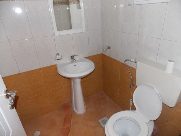 Imagen de la habitación del Hotel Riviera, Qeparo. Foto 7
