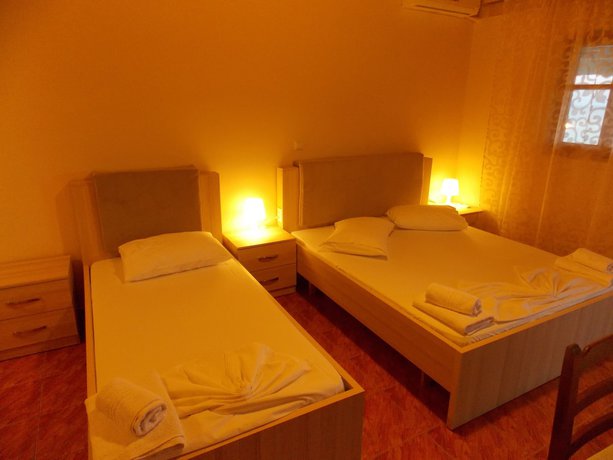 Imagen de la habitación del Hotel Riviera, Qeparo. Foto 8