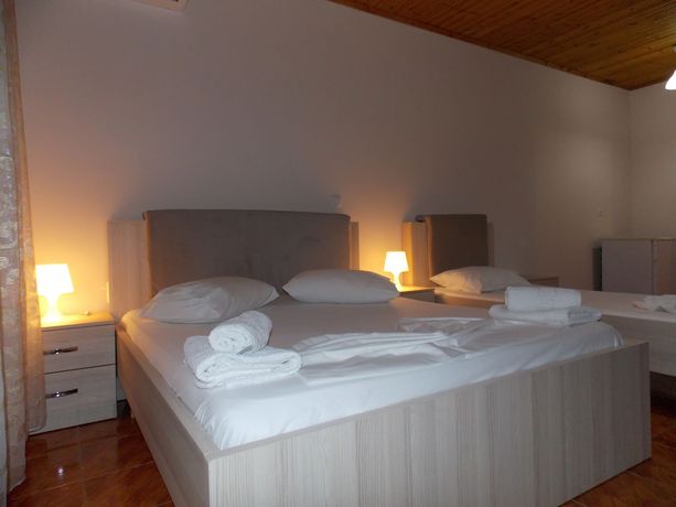 Imagen de la habitación del Hotel Riviera, Qeparo. Foto 9