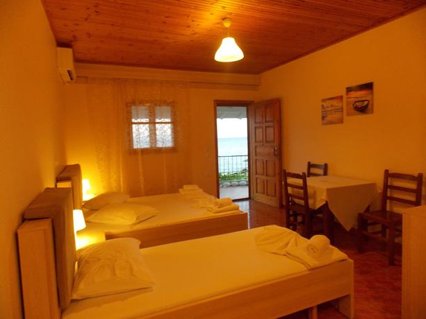 Imagen de la habitación del Hotel Riviera, Qeparo. Foto 10