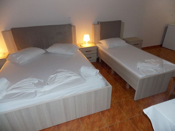 Imagen de la habitación del Hotel Riviera, Qeparo. Foto 14