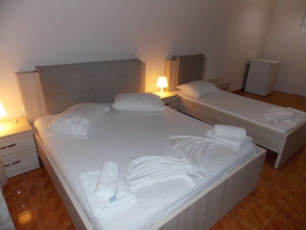 Imagen de la habitación del Hotel Riviera, Qeparo. Foto 16