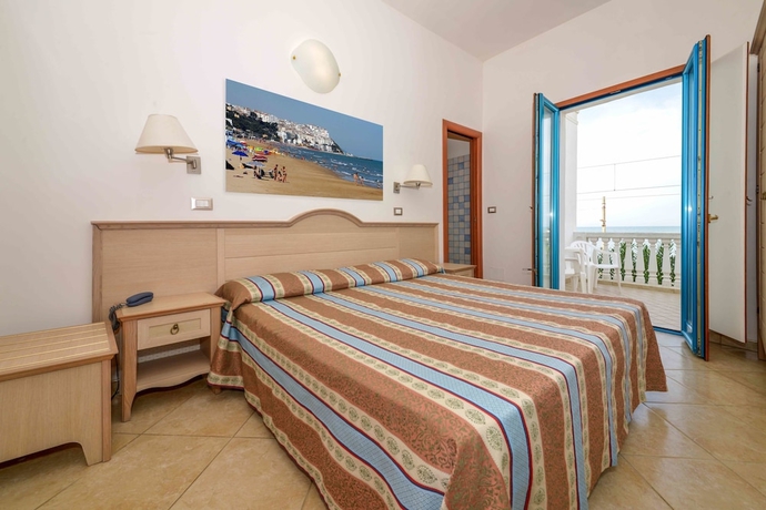 Imagen de la habitación del Hotel Riviera Residence. Foto 11