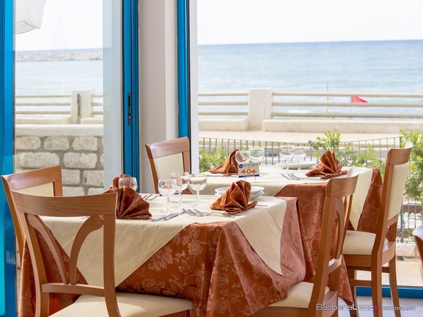 Imagen del bar/restaurante del Hotel Riviera Residence. Foto 8