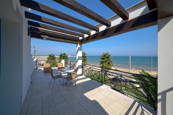 Imagen de los exteriores del Hotel Riviera Residence. Foto 17