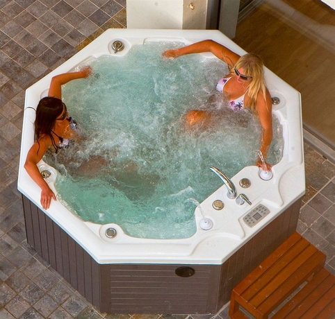 Imagen de la piscina del Hotel Riviera Resort. Foto 4