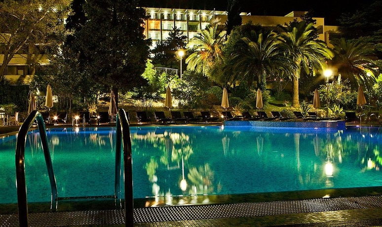 Imagen de la piscina del Hotel Riviera Resort. Foto 6