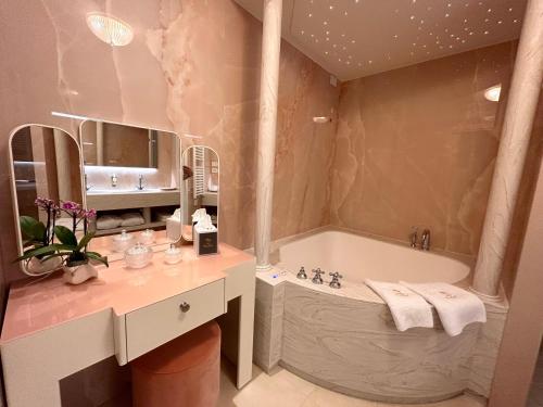Imagen de la habitación del Hotel Riviera Resort, Lignano Sabbiadoro. Foto 20
