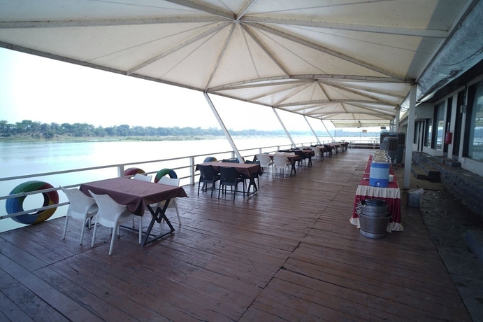Imagen del bar/restaurante del Hotel Riviera Resort ands. Foto 5