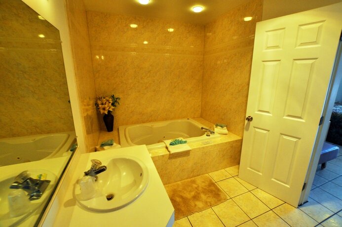 Imagen de la habitación del Hotel Riviera Resorts and Suites. Foto 12