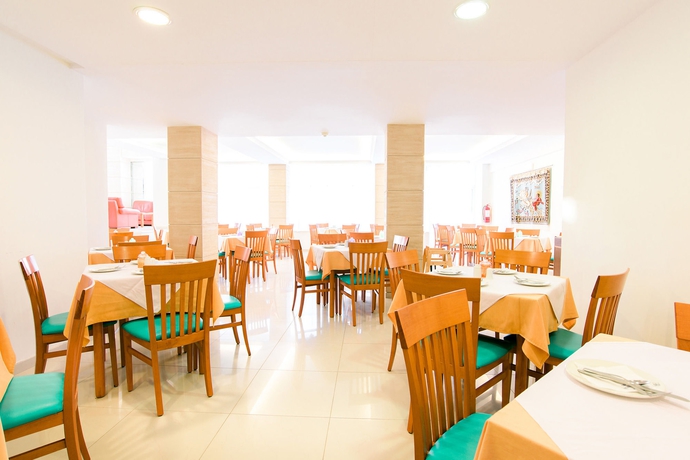 Imagen del bar/restaurante del Hotel Riviera, Rodas Town. Foto 4