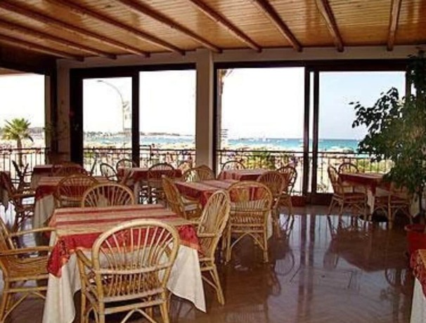 Imagen del bar/restaurante del Hotel Riviera, San Vito Lo Capo. Foto 4