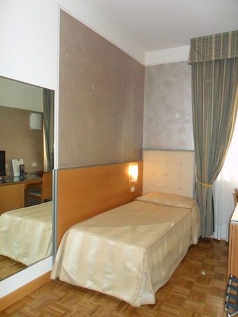 Imagen de la habitación del Hotel Riviera, Segrate. Foto 2