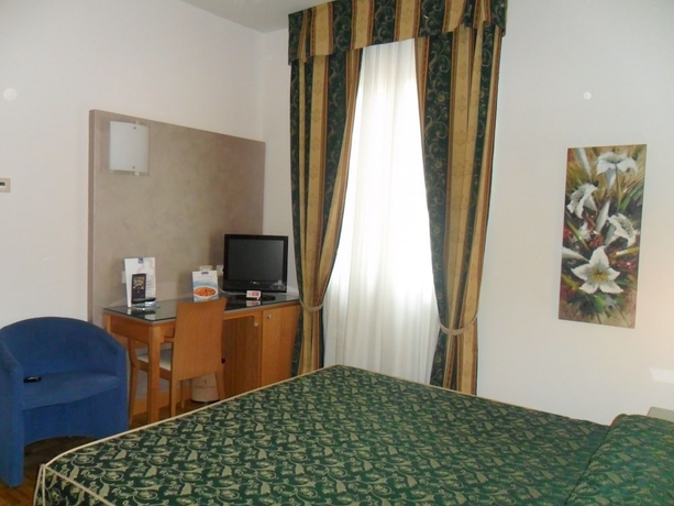 Imagen de la habitación del Hotel Riviera, Segrate. Foto 6