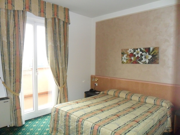 Imagen de la habitación del Hotel Riviera, Segrate. Foto 7