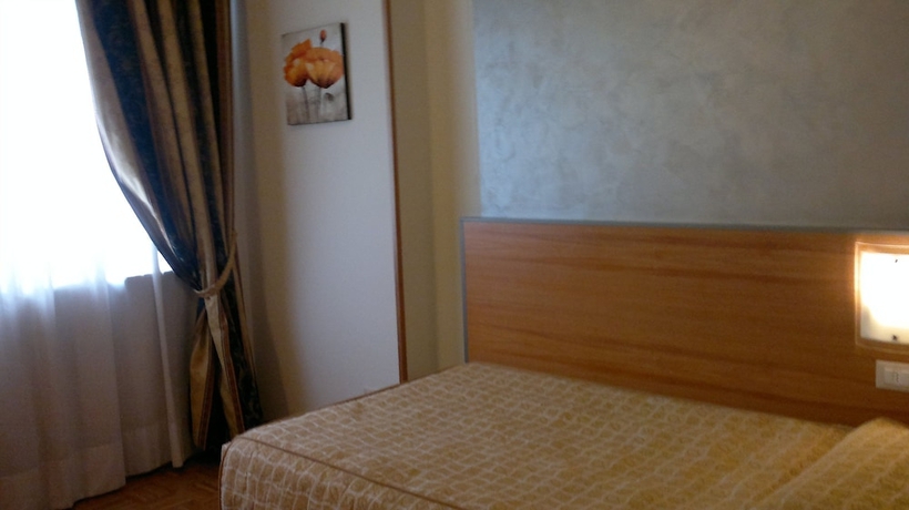 Imagen de la habitación del Hotel Riviera, Segrate. Foto 11