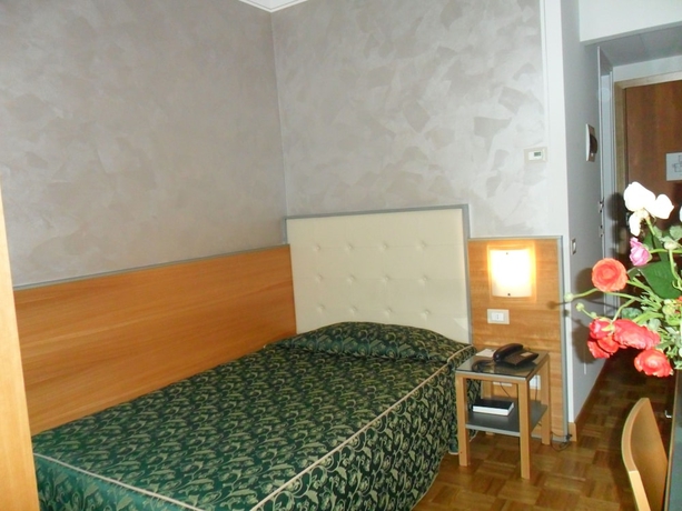 Imagen de la habitación del Hotel Riviera, Segrate. Foto 12