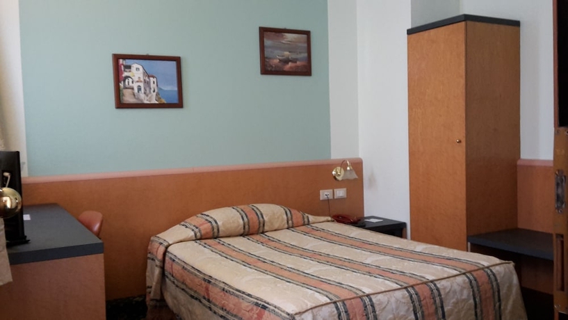 Imagen de la habitación del Hotel Riviera, Segrate. Foto 15