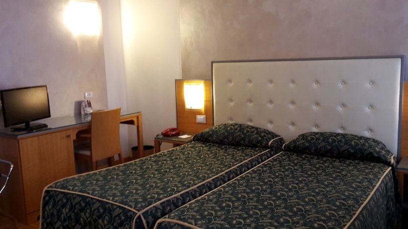 Imagen de la habitación del Hotel Riviera, Segrate. Foto 16