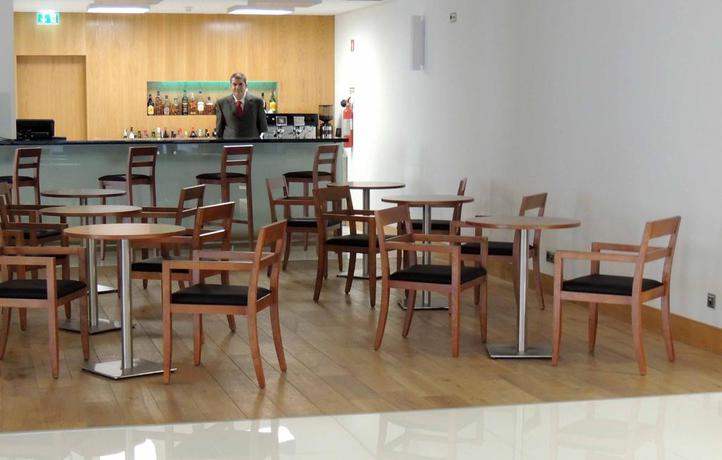 Imagen del bar/restaurante del Hotel Riviera Setubal. Foto 2