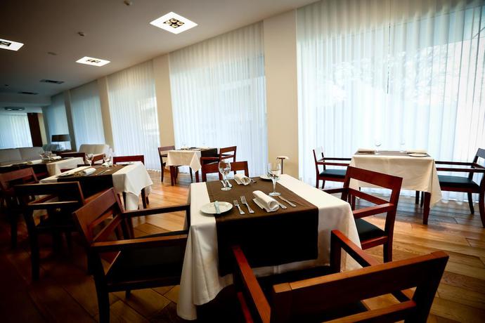 Imagen del bar/restaurante del Hotel Riviera Setubal. Foto 3