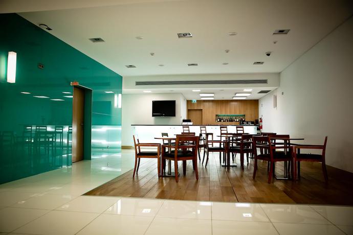 Imagen del bar/restaurante del Hotel Riviera Setubal. Foto 4
