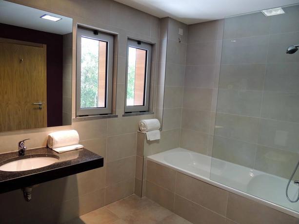 Imagen de la habitación del Hotel Riviera Setubal. Foto 14