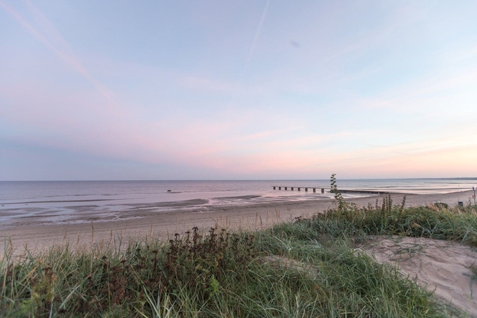 Imagen de los exteriores del Hotel Riviera Strand. Foto 8