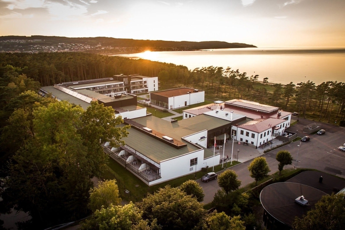 Imagen de los exteriores del Hotel Riviera Strand. Foto 9