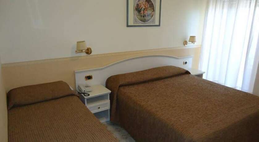 Imagen de la habitación del Hotel Riviera, Trani. Foto 4