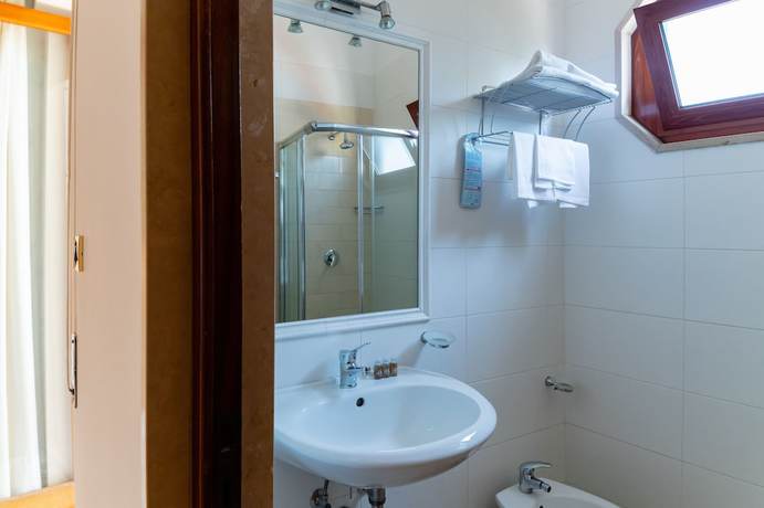 Imagen de la habitación del Hotel Riviera, Trani. Foto 5
