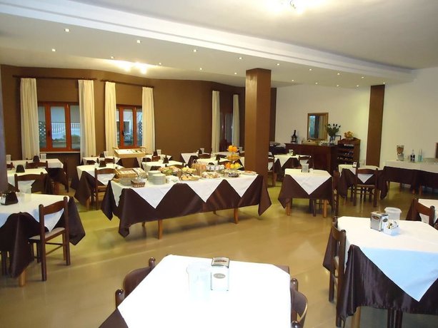Imagen del bar/restaurante del Hotel Riviera, Trani. Foto 2