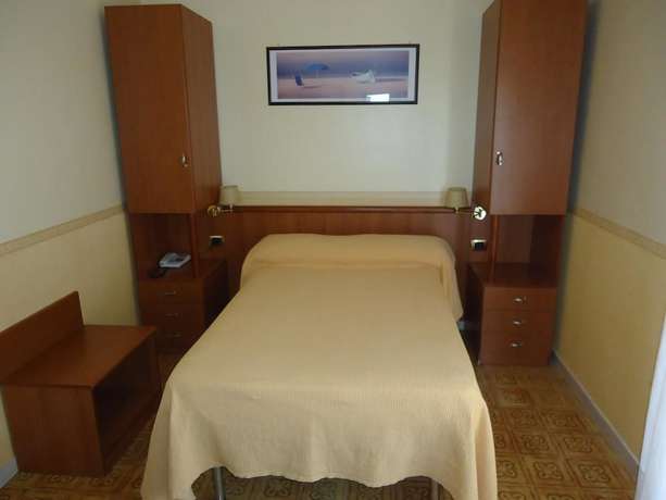 Imagen de la habitación del Hotel Riviera, Trani. Foto 7