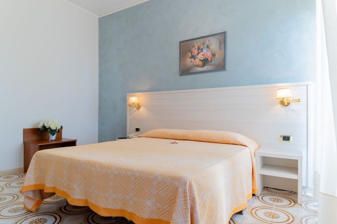 Imagen de la habitación del Hotel Riviera, Trani. Foto 8