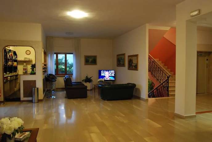Imagen de los interiores del Hotel Riviera, Trani. Foto 17