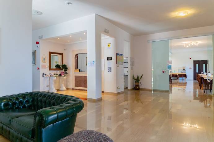 Imagen de los interiores del Hotel Riviera, Trani. Foto 18