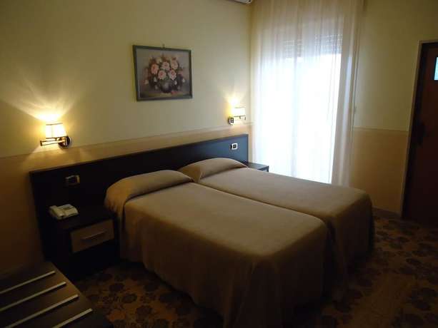 Imagen de la habitación del Hotel Riviera, Trani. Foto 11