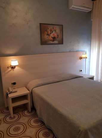 Imagen de la habitación del Hotel Riviera, Trani. Foto 12