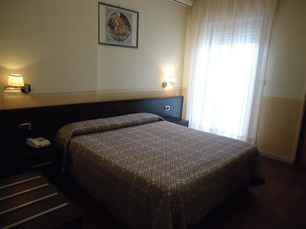 Imagen de la habitación del Hotel Riviera, Trani. Foto 13