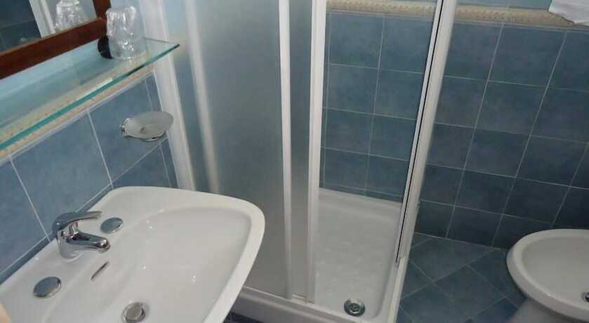 Imagen de la habitación del Hotel Riviera, Trani. Foto 15