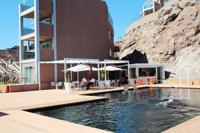 Imagen de la piscina del Hotel Riviera Vista. Foto 15