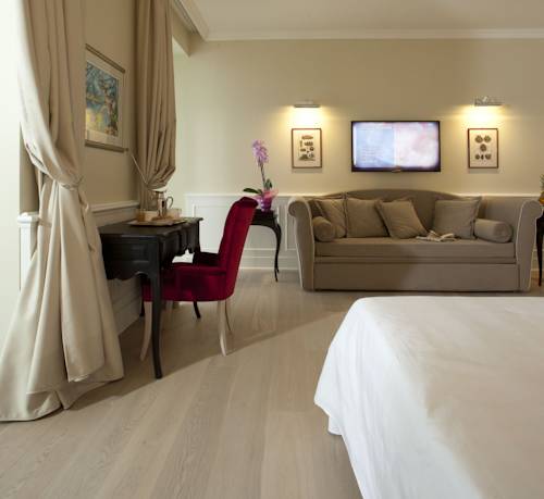 Imagen de la habitación del Hotel Riviera and Maximilians. Foto 8