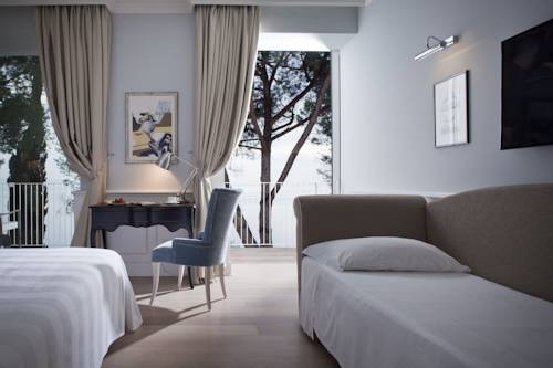 Imagen de la habitación del Hotel Riviera and Maximilians. Foto 11
