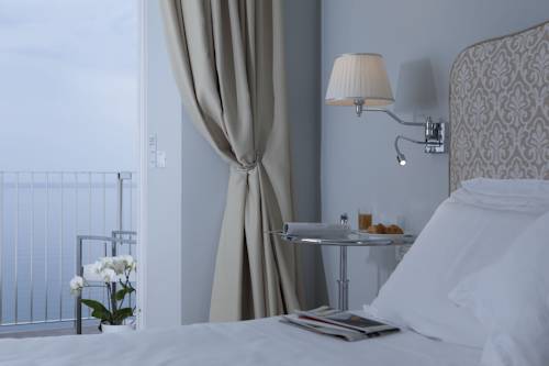 Imagen de la habitación del Hotel Riviera and Maximilians. Foto 13